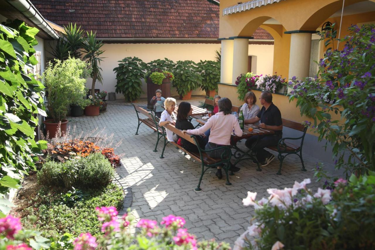 Ferienhof Uhudler-Arkaden Szentelek Kültér fotó
